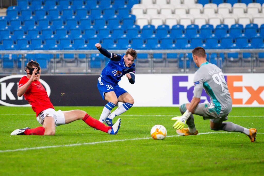 Lech przegrał z Benfiką, ale wstydu nie narobił