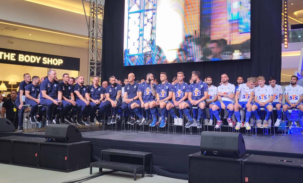 Lech pokazał drużynę i trzecie koszulki