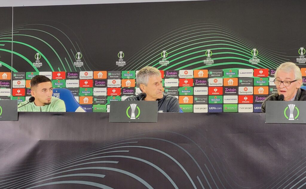 Hiszpanie uczą się gry z nowym trenerem