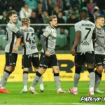 Lech między jednym światem a drugim. Bayer to nie Śląsk Wrocław.